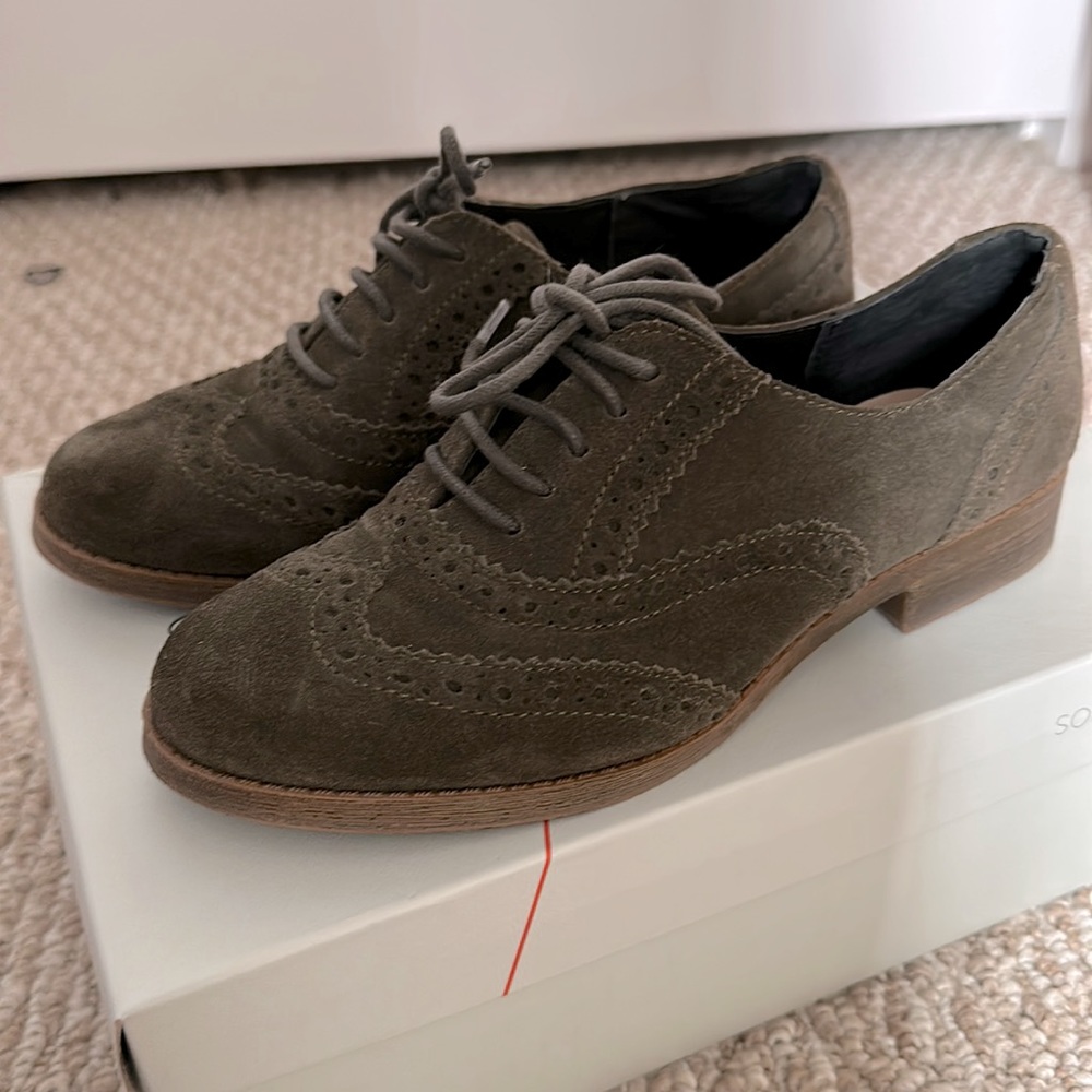 Olive Oxford loafers